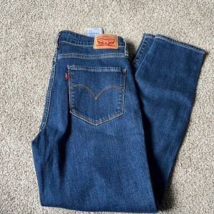 Levi’s 721 high rise skinny Jean. Only worn once zip front multiple pockets